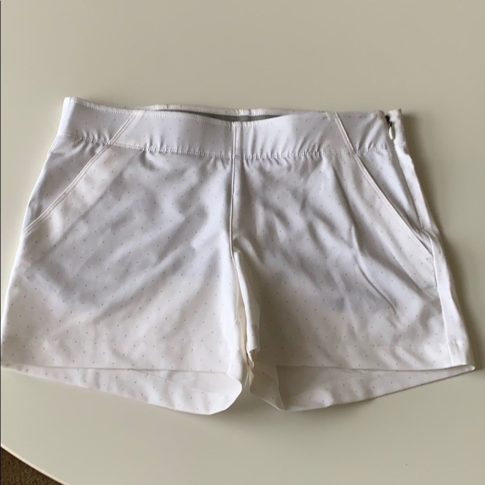 Under Armour shorts 🩳 white with polca dots.